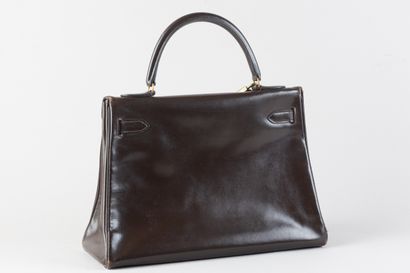 HERMES 
Sac modèle Kelly 32 en cuir box couleur...