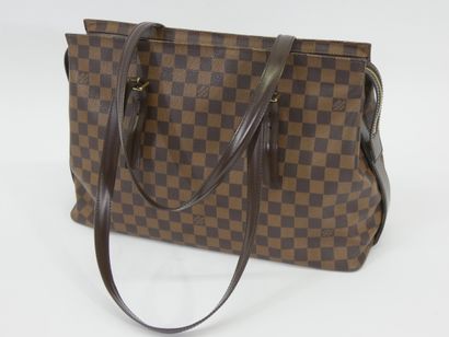 Louis VUITTON. Grand sac cabas modèle CHELSEA...