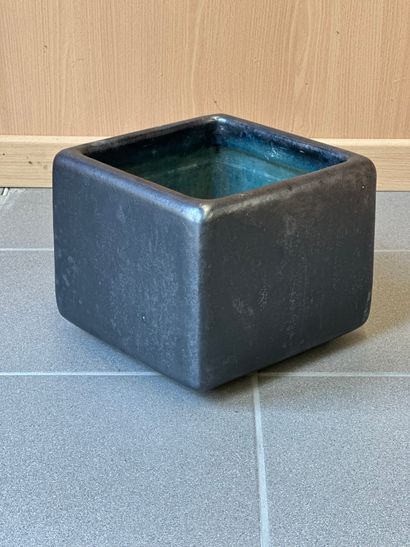GEORGES JOUVE (1910-1964)
« Cache-pot quadrangulaire...