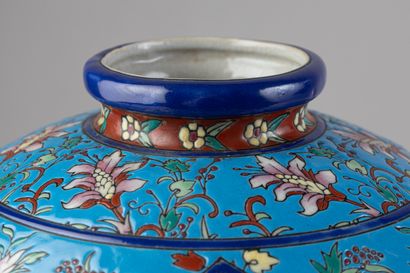 LA LOUVIERE
Glazed ceramic ball vase decorated...