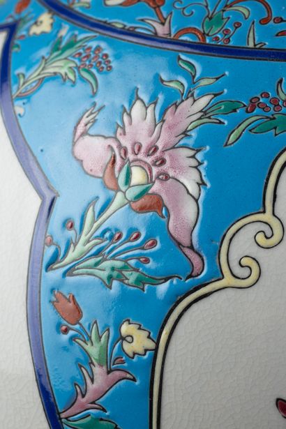 LA LOUVIERE
Glazed ceramic ball vase decorated...