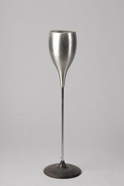 PEARL ING TOKYO
Cendrier sur pied en inox...