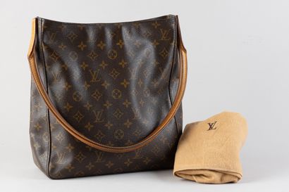 VUITTON
Sac à main modèle Looping Grand Modèle...