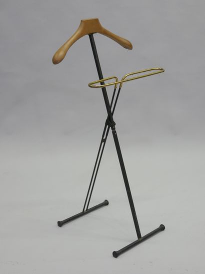 TRAVAIL DES ANNEES 1960
Valet de nuit pliant.
Métal...
