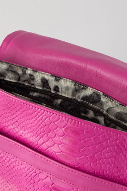 LONGCHAMP
Sac en cuir rose façon croco, 
très...