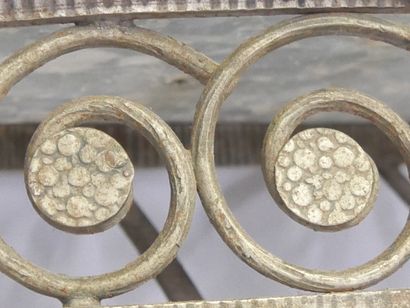 ART DECO PERIOD
Half-moon console.
The double...
