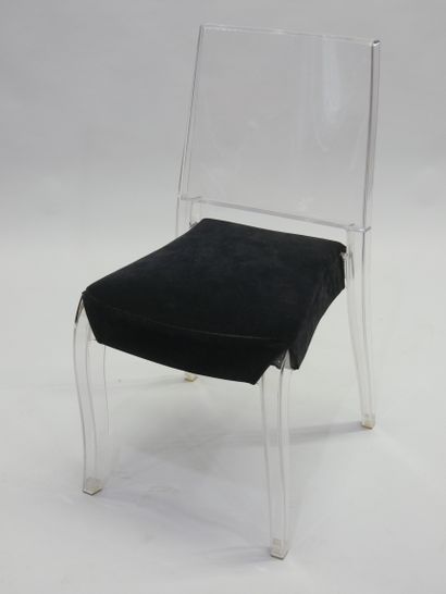 TRAVAIL MODERNE
Chaise en polycarbonate cristal.
Hauteur...