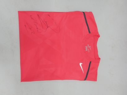 Casquette rouge Nike et tee-shirt rouge Nike...