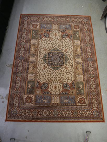 Grand Tapis laine à décor oriental de chasse,...