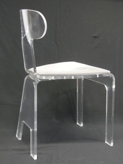 IN THE TASTE OF ROMEO 
Altuglas chair.
Seat...