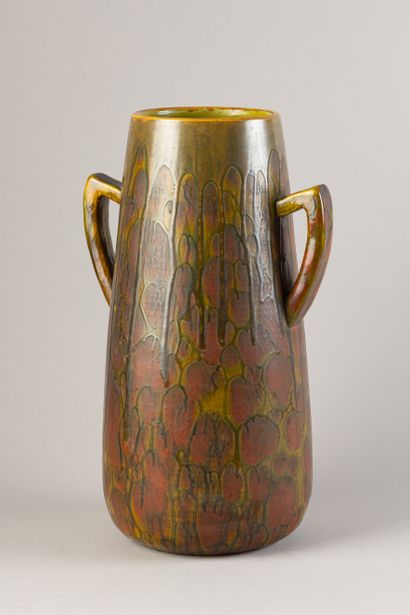 LES YVELYNES
Large vase with two detached...
