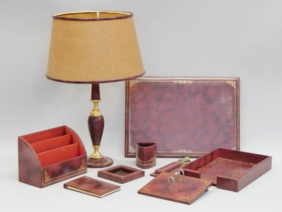 LE TANNEUR
Ensemble comprenant une lampe...