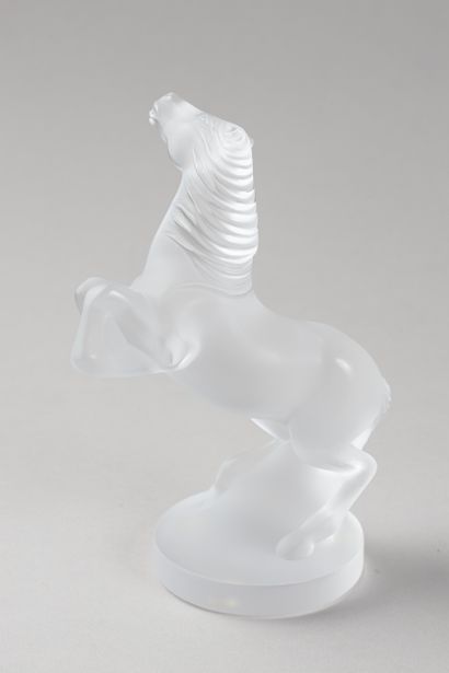 LALIQUE France - Cheval cabré. 
Sujet en...