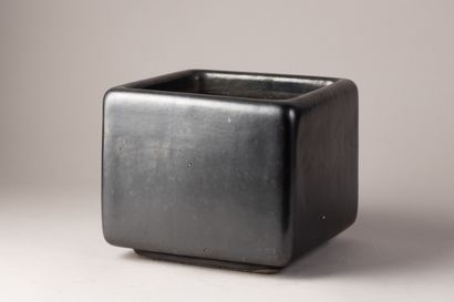 GEORGES JOUVE (1910-1964)
« Cache-pot quadrangulaire...