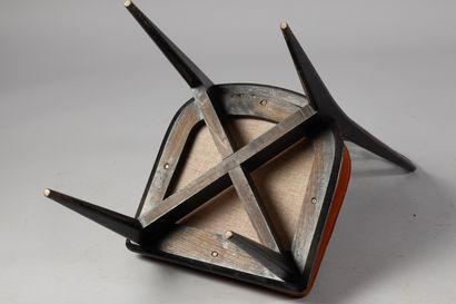 TRAVAIL DES ANNEES 1960
Suite de 8 chaises...