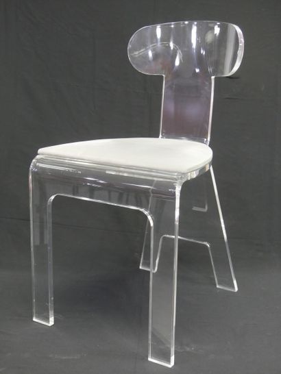 IN THE TASTE OF ROMEO 
Altuglas chair.
Seat...