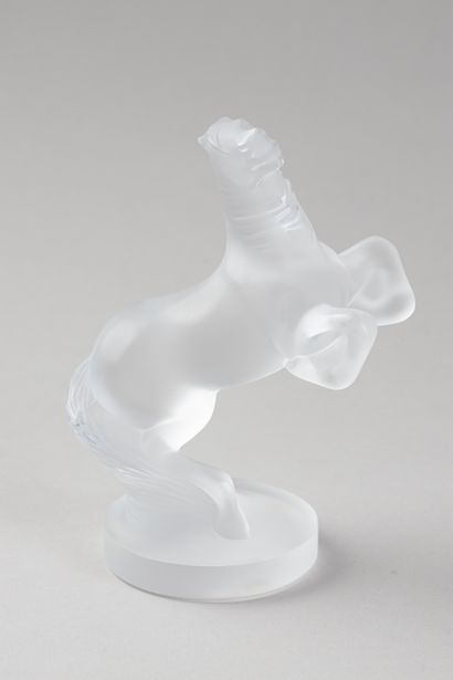 LALIQUE France - Cheval cabré. 
Sujet en...