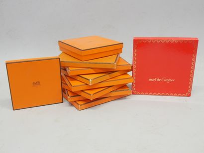 Ensemble de 10 cartonnages HERMES pour carrés...