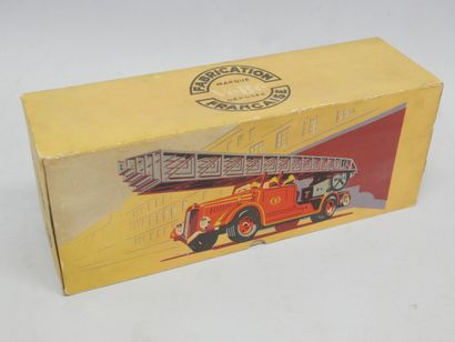 Vébé - Fire truck with large ladder.
Complete...