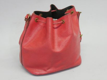 VUITTON 
Sac seau modèle Noé Petit Modèle...