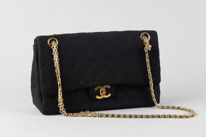 CHANEL - sac vintage modèle Timeless en tweed...