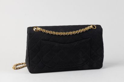 CHANEL - sac vintage modèle Timeless en tweed...