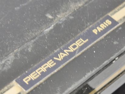 VANDEL Pierre
Série de 3 tables gigognes...