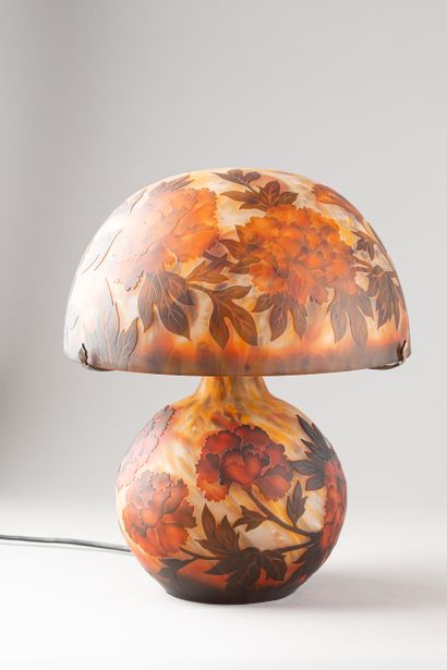 TRAVAIL DANS LE GOUT DES PRODUCTIONS DE MULLER
Lampe...