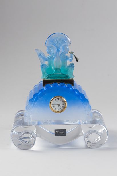 DAUM FRANCE 
Pendulette en pâte de verre...