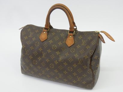 Louis VUITTON
Modèle SPEEDY
Sac porté main...