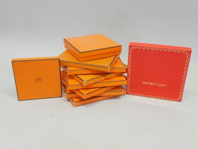 Ensemble de 10 cartonnages HERMES pour carrés...