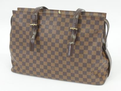 Louis VUITTON. Grand sac cabas modèle CHELSEA...