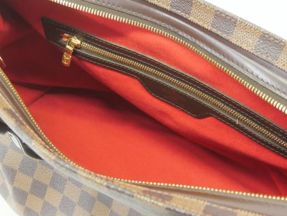 Louis VUITTON. Grand sac cabas modèle CHELSEA...