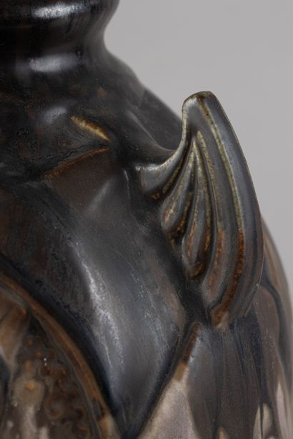 METENIER Gilbert
Stoneware bat vase with...
