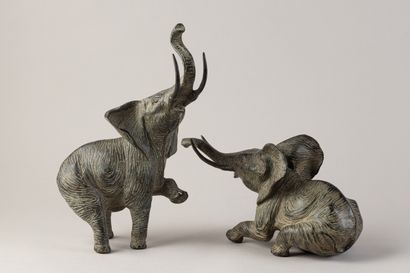 TRAVAIL DU XXe SIECLE
Deux éléphants en bronze...