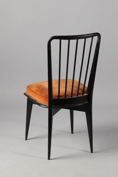 TRAVAIL DES ANNEES 1960
Suite de 8 chaises...