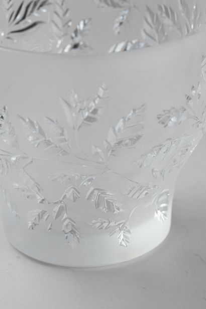 LALIQUE France - Coupelle en verre moulé...