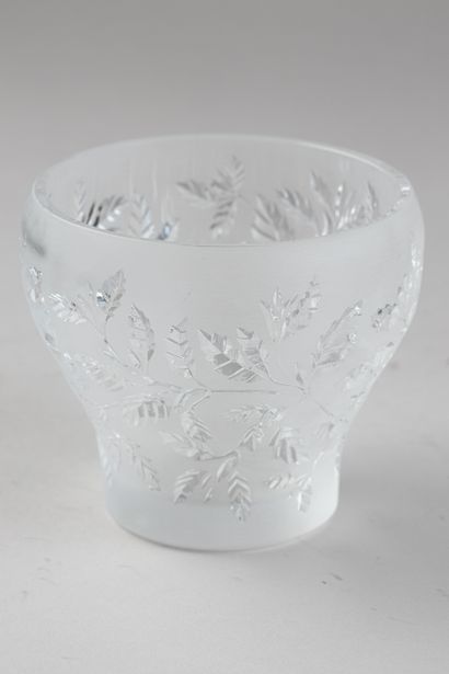 LALIQUE France - Coupelle en verre moulé...