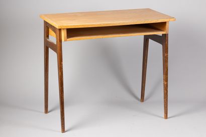 TRAVAIL DES ANNEES 1950-1960
Bureau en hêtre...
