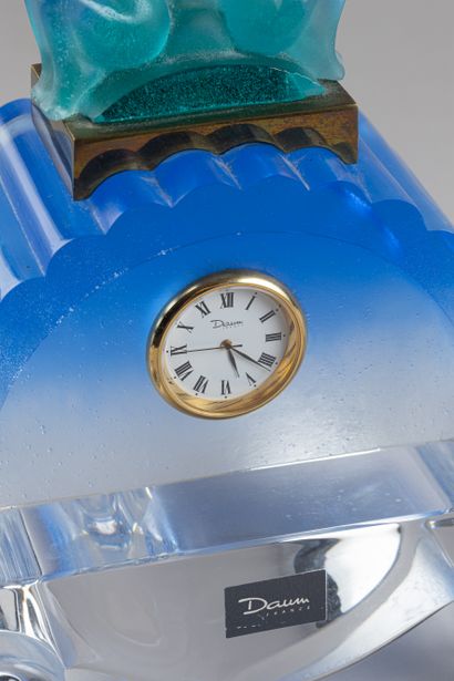 DAUM FRANCE 
Pendulette en pâte de verre...