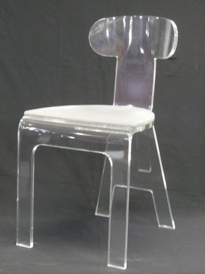 IN THE TASTE OF ROMEO 
Altuglas chair.
Seat...