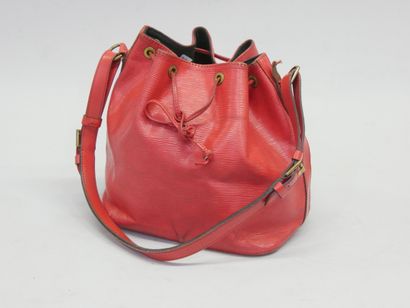 VUITTON 
Sac seau modèle Noé Petit Modèle...