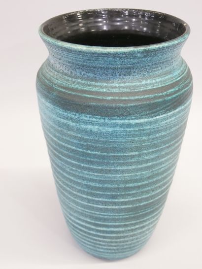 ACCOLAY 
Vase en céramique à décor de lignes
haut...