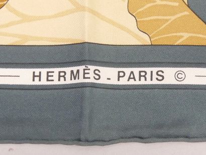 HERMES
2 foulards, Le soleil Royal et fleurs...