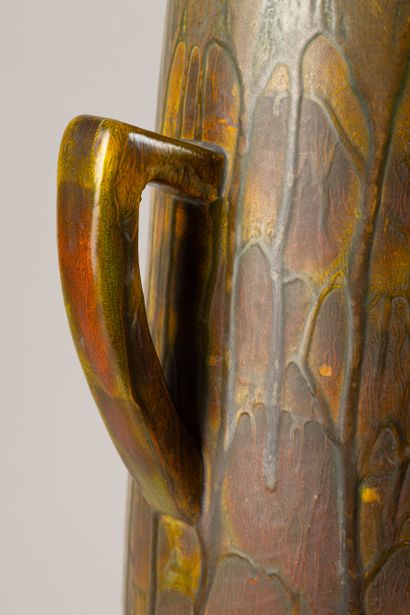 LES YVELYNES
Large vase with two detached...