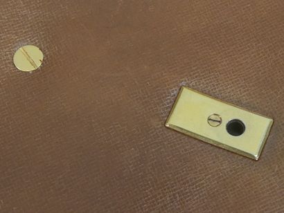 VUITTON
Sac bandoulière modèle Rond Point...