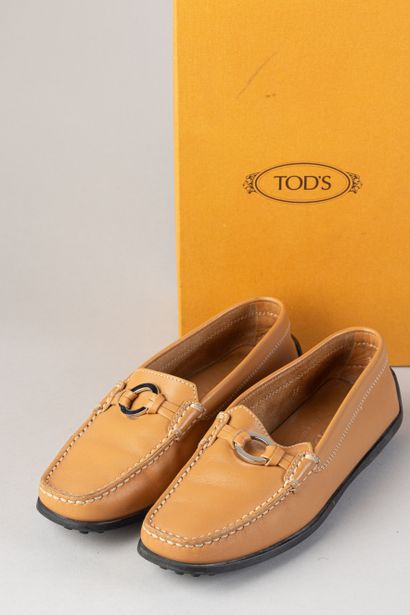 TOD'S
Paire de moccasins femme en 35
(très...