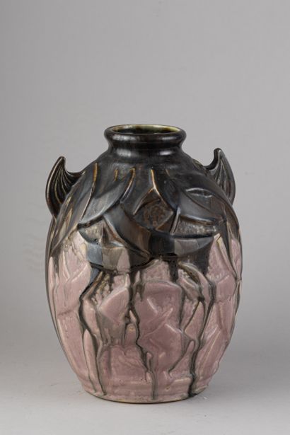 METENIER Gilbert
Stoneware bat vase with...
