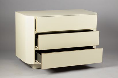 WORK IN THE STYLE OF JC MAHEY
Chest of drawers...