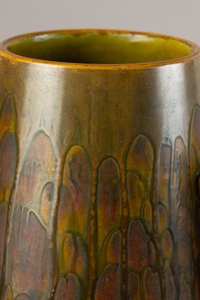 LES YVELYNES
Large vase with two detached...